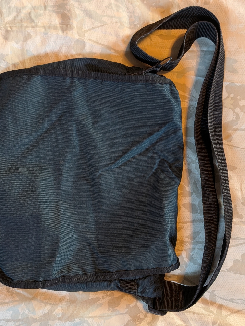 Sleek Black Men's Messenger Crossbody Bag